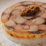 Główny konkurent „Śledzia pod futrem”: elementarna sałatka z wędzoną makrelą